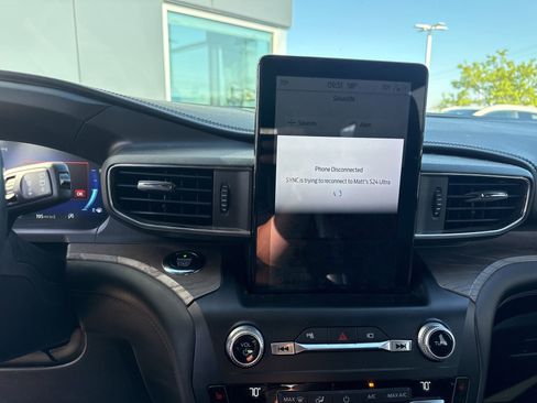 Used 2020 Ford Explorer Platinum w/ Premium Technology Package image 15