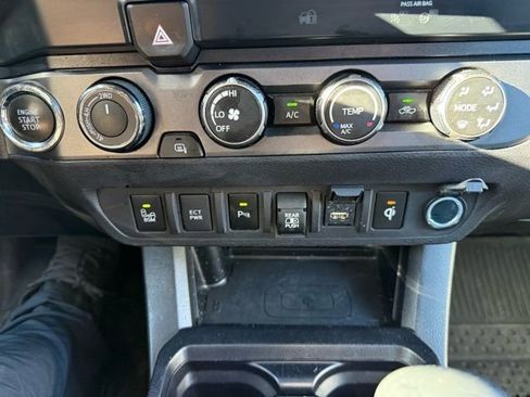 Used 2020 Toyota Tacoma TRD Off-Road w/ Technology Package image 15