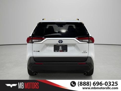 Used 2024 Toyota RAV4 LE AWD/4WD image 4