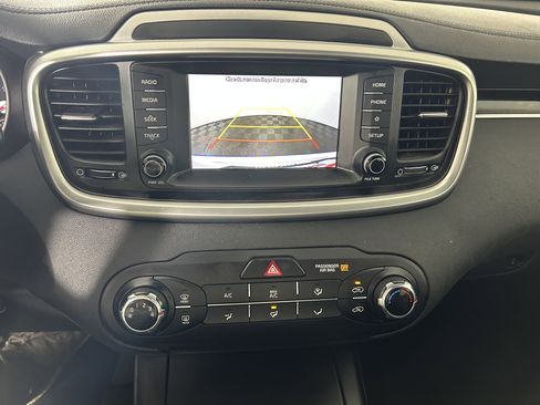Used 2019 Kia Sorento AWD image 22