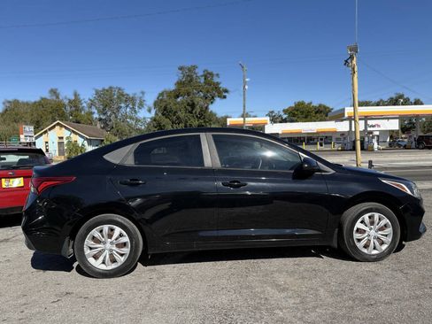 Used 2019 Hyundai Accent SE FWD image 7
