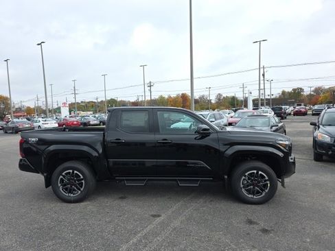 New 2025 Toyota Tacoma TRD Sport image 3