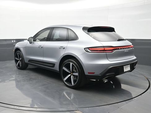 Certified 2025 Porsche Macan AWD/4WD image 3