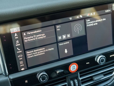 Certified 2026 Porsche Macan image 24