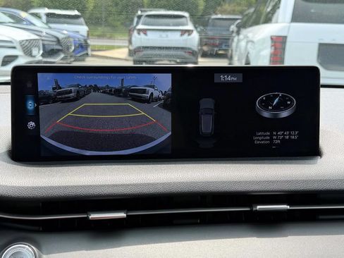 Certified 2025 Genesis GV70 2.5T AWD/4WD image 23