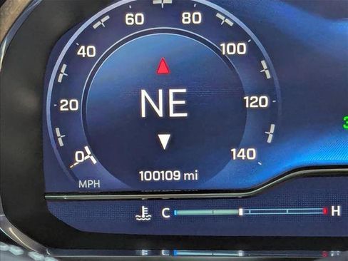 Used 2023 Chevrolet Suburban Premier w/ Advanced Technology Package AWD/4WD image 11