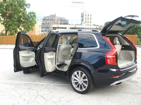 Used 2016 Volvo XC90 T6 Momentum w/ Momentum Plus Package AWD/4WD image 20