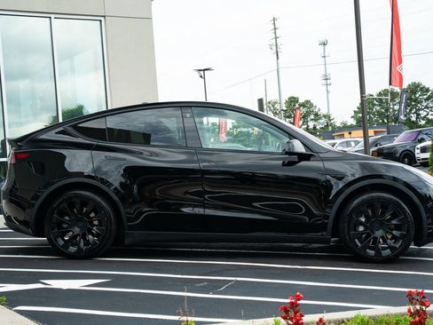 Used 2021 Tesla Model Y Long Range AWD/4WD image 10