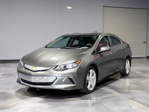 Used 2017 Chevrolet Volt LT w/ Comfort Package FWD image 3
