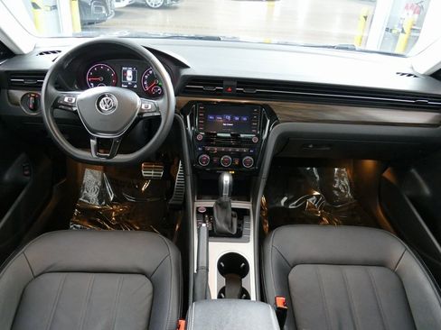 Used 2020 Volkswagen Passat 2.0T SEL image 25