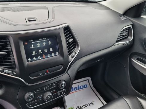 Used 2019 Jeep Cherokee Latitude Plus AWD/4WD image 21