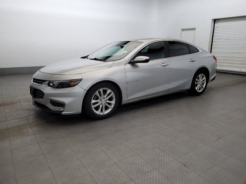Used 2018 Chevrolet Malibu LT FWD image 2