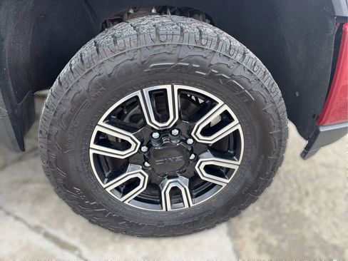 Used 2020 GMC Sierra 2500 AT4 w/ AT4 Premium Package AWD/4WD image 14