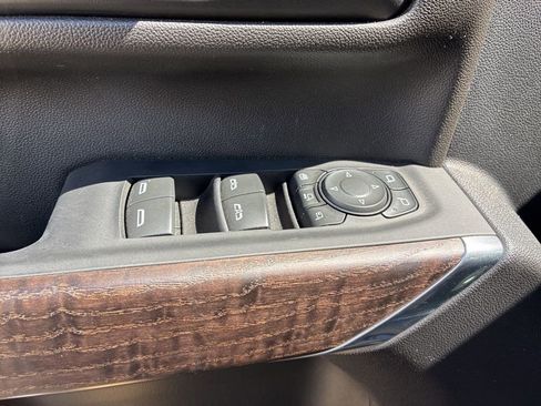 Used 2022 GMC Sierra 2500 Denali w/ Denali Ultimate Package image 9