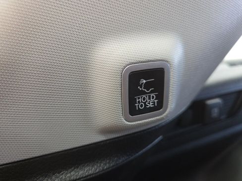 Used 2024 Jeep Grand Cherokee Limited w/ Black Appearance Package image 40