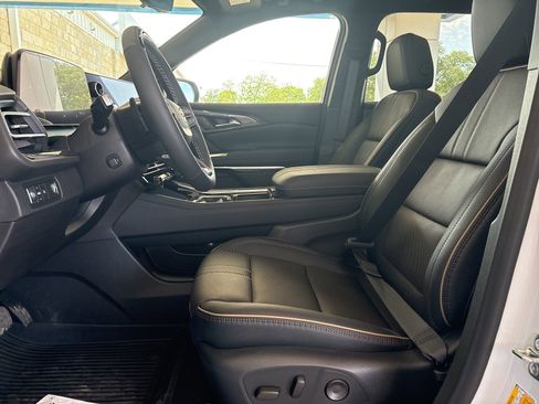 New 2026 Chevrolet Traverse High Country w/ LPO, Floor Liner Package FWD image 17