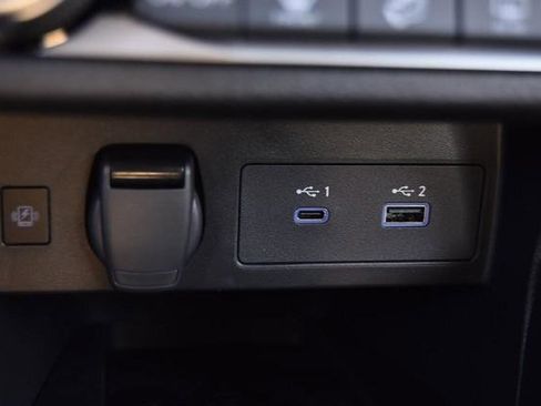 New 2025 Nissan Versa SR w/ Trunk Package image 15