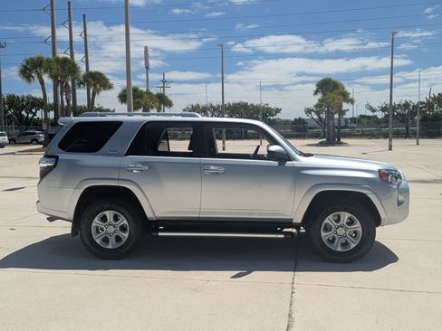 Used 2016 Toyota 4Runner SR5 image 4