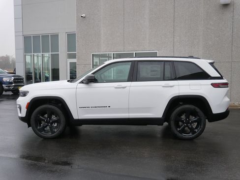 New 2025 Jeep Grand Cherokee Limited w/ Black Appearance Package image 3