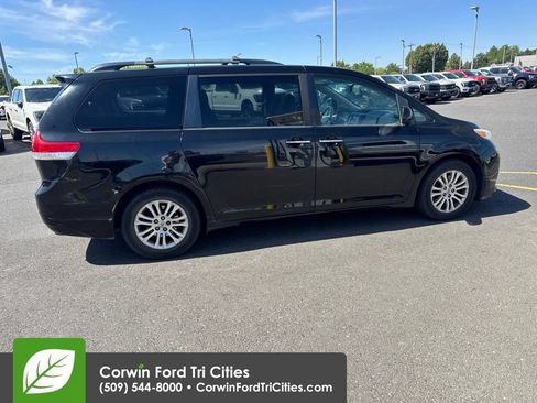 Used 2011 Toyota Sienna XLE w/ XLE Navigation Pkg FWD image 8