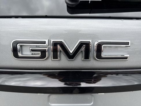 Used 2024 GMC Terrain SLE w/ Driver Convenience Package image 30