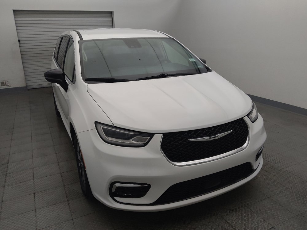 Used 2024 Chrysler Pacifica Limited FWD image 14