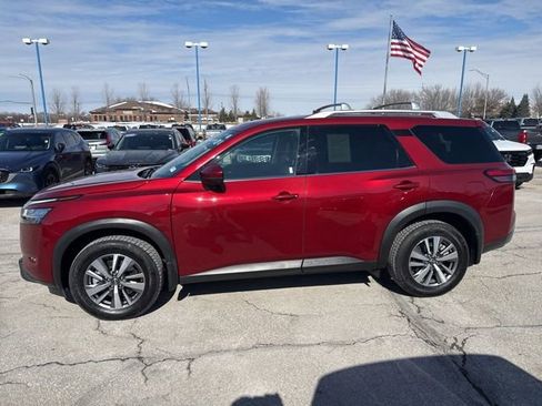 Used 2022 Nissan Pathfinder SL image 7