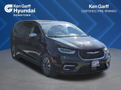 Used 2023 Chrysler Pacifica Limited