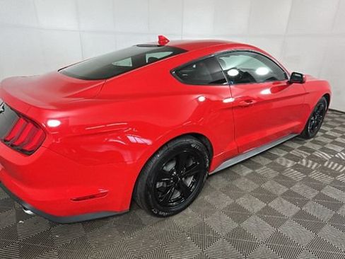 Used 2022 Ford Mustang Coupe RWD image 3