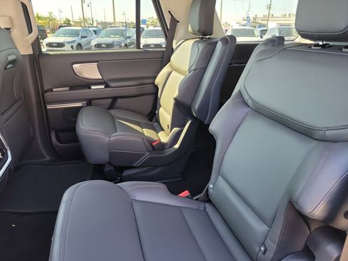 New 2025 Ford Expedition Active image 13