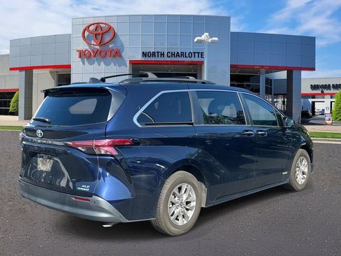 Used 2021 Toyota Sienna XLE FWD image 6