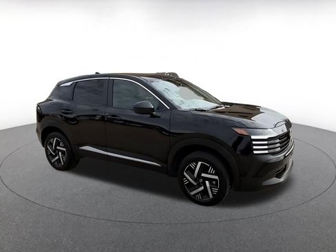 Used 2025 Nissan Kicks SV image 2