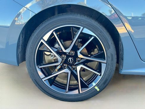 Used 2025 Nissan Sentra SR w/ SR Premium Package image 32