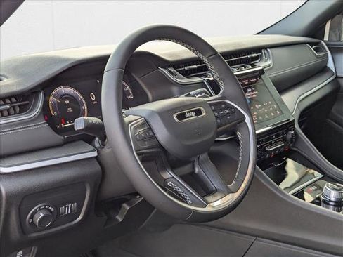 New 2025 Jeep Grand Cherokee Altitude image 3