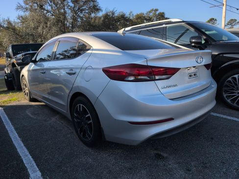 Used 2017 Hyundai Elantra SE w/ SE A/T Tech Package 03 image 4
