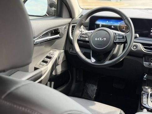 Certified 2025 Kia Seltos EX FWD image 42