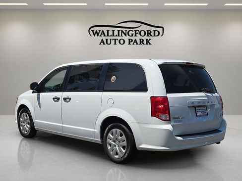Used 2019 Dodge Grand Caravan SE FWD image 3