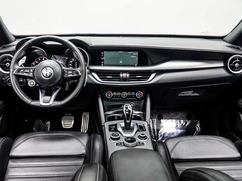 Used 2023 Alfa Romeo Stelvio Veloce image 5