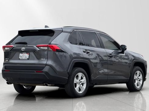 Used 2021 Toyota RAV4 XLE image 4