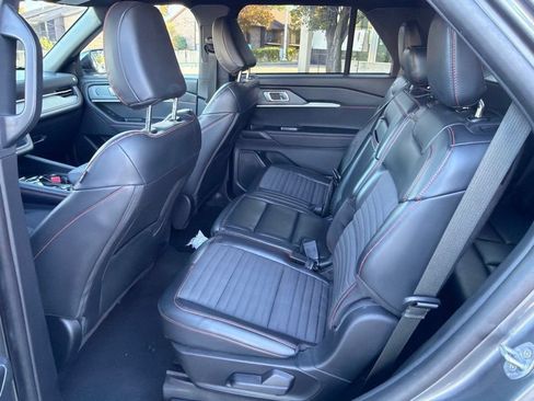 Used 2025 Ford Explorer ST-Line w/ ST-Line Street Pack AWD/4WD image 16