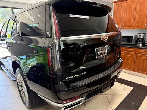 Used 2024 Cadillac Escalade Premium Luxury AWD/4WD image 6