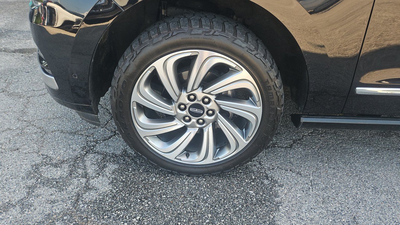 Used 2022 Lincoln Navigator L Reserve AWD/4WD image 9