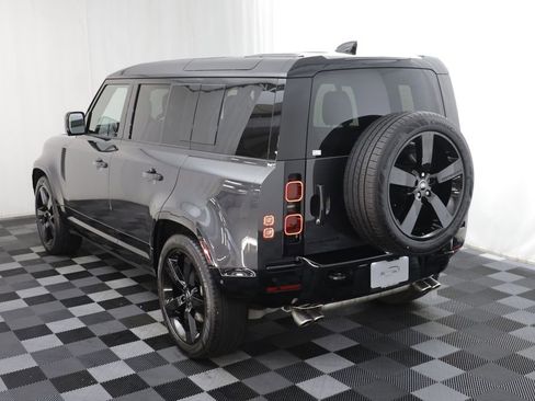 Certified 2025 Land Rover Defender 110 X-Dynamic SE AWD/4WD image 16