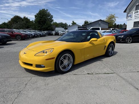 Used 2005 Chevrolet Corvette Coupe w/ Preferred Equipment Group RWD image 3