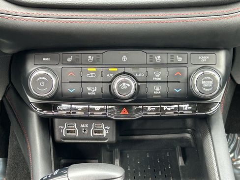 Used 2025 Dodge Durango GT AWD/4WD image 17