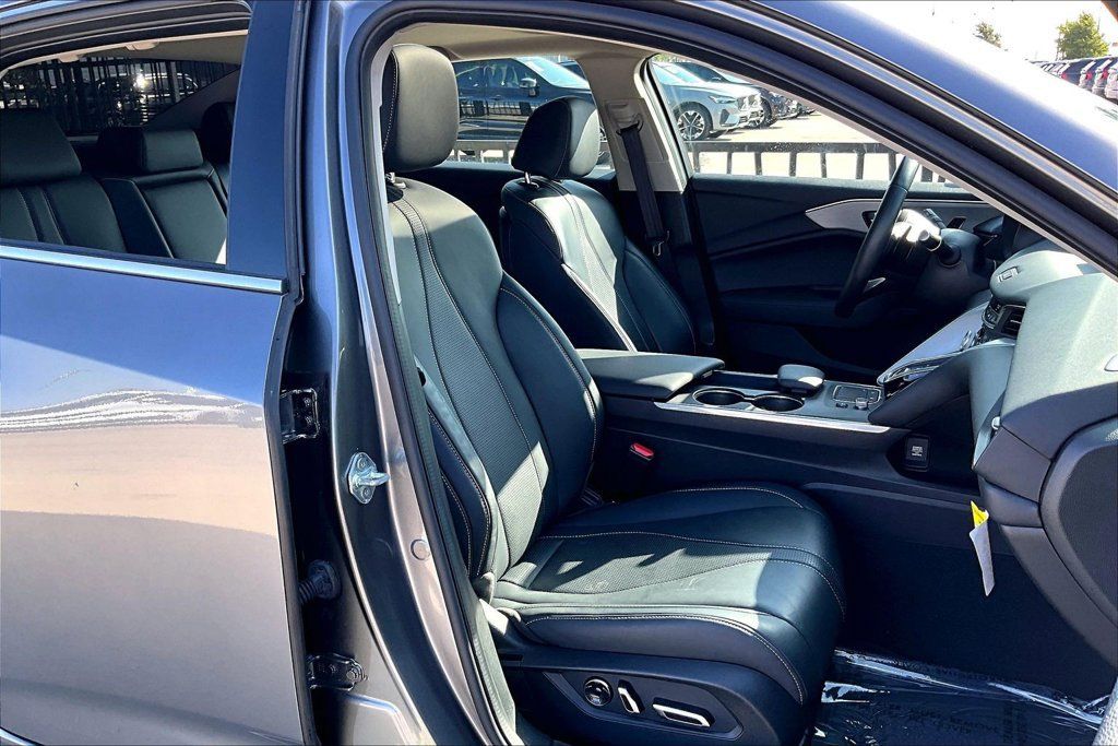 Used 2024 Acura TLX w/ Technology Package FWD image 9