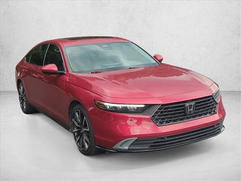 Used 2024 Honda Accord Touring image 3