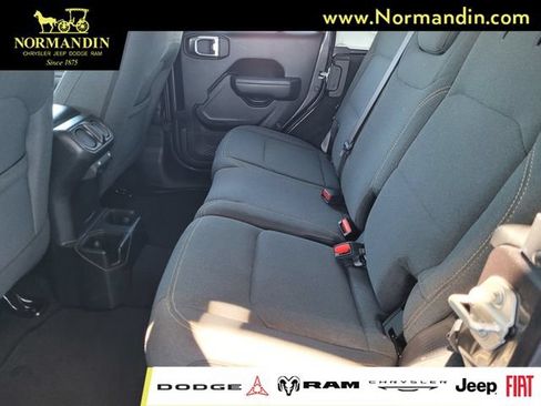 Used 2024 Jeep Wrangler Unlimited Sport AWD/4WD image 18