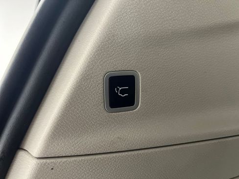 Used 2020 Chrysler Pacifica Touring-L image 41