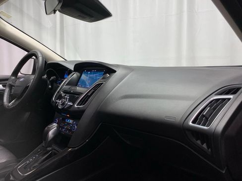 Used 2017 Ford Focus Titanium w/ Titanium Technology Package FWD image 31